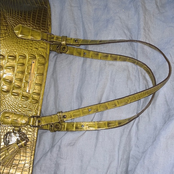 Brahmin Great condition! Hard to find! Lime Embossed medium Asher Tote 🔥🔥👀 - Picture 9 of 12